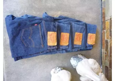 Like New Levi 501 Shrink to Fit (4 Pair)